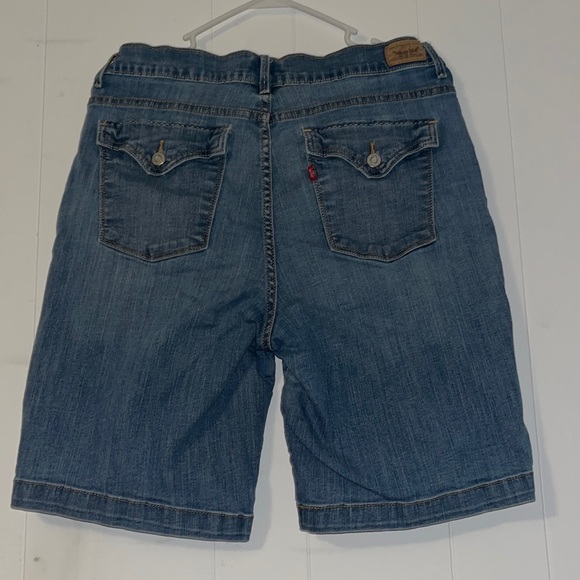 Knee Length Levi Shorts - Picture 2 of 3
